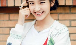 路人爆料唐艺昕视频播放,街头漫步展现清新魅力