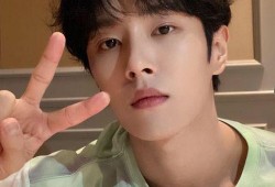 赵露思背景娱乐圈爆料,从青涩少女到当红小花，背后的故事与成长