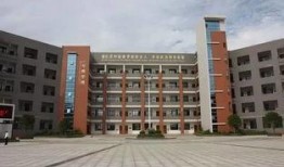 广西师范大学网红吃瓜,广西师范大学瓜香四溢，美食盛宴引围观